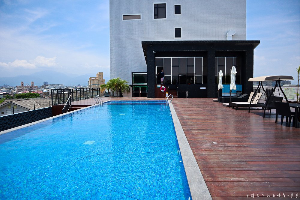 宜蘭CP值最高親子飯店｜松風文旅設施多、無邊際泳池、超大遊戲室小攀岩場