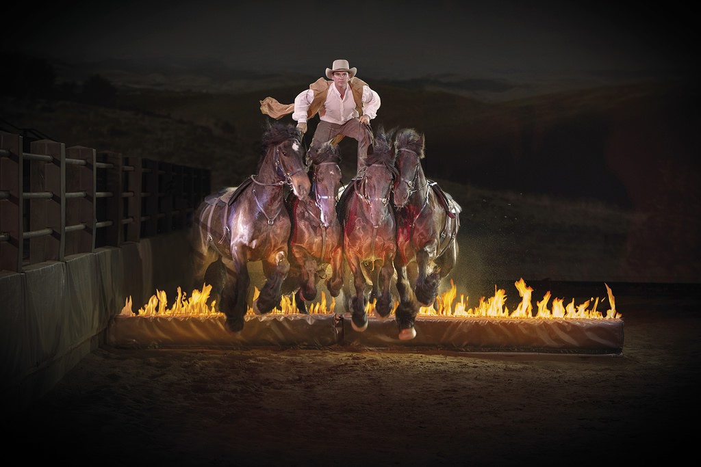 australian-outback-spectacular-fire-jumping-horses1.JPG